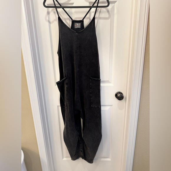 NWOT FREE PEOPLE MOVEMENT HOT SHOT ONESIE - Picture 5 of 6